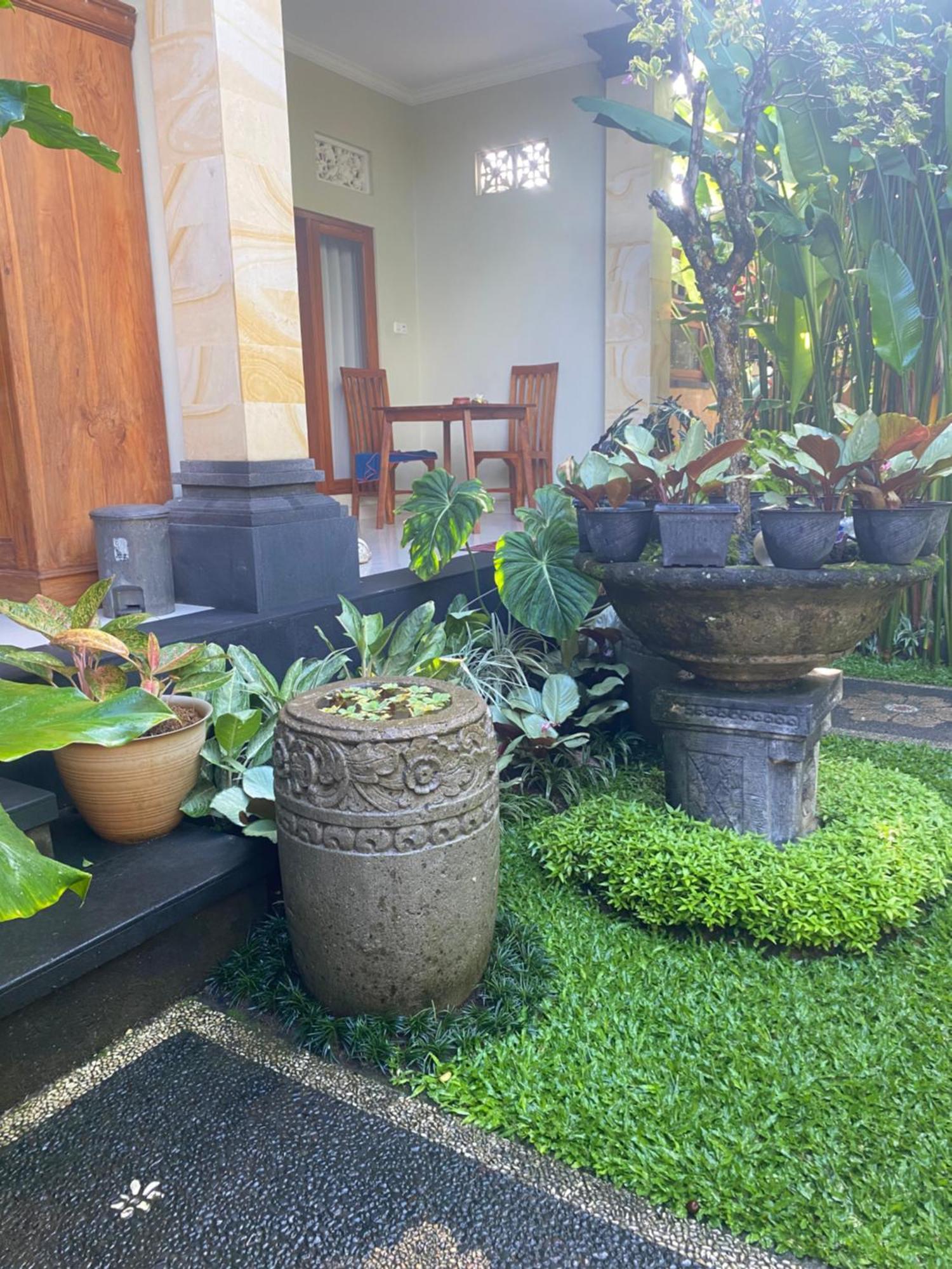 Suryadina Guest House Ubud  Exterior photo